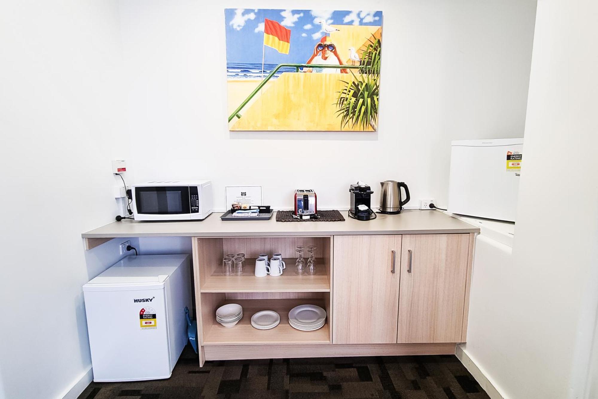 Tiki Hotel Apartments Surfers Paradise Gold Coast Exterior photo