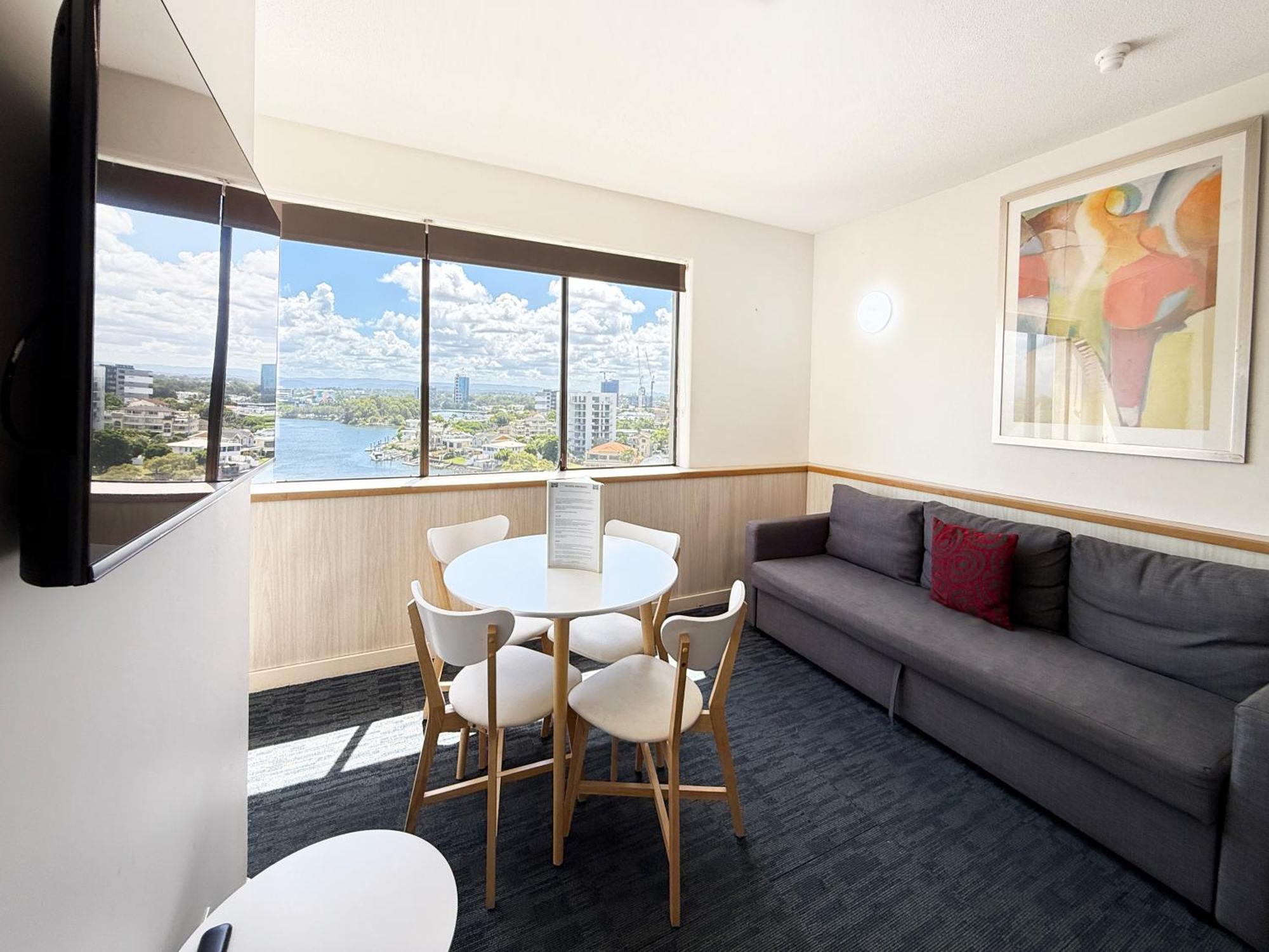 Tiki Hotel Apartments Surfers Paradise Gold Coast Exterior photo